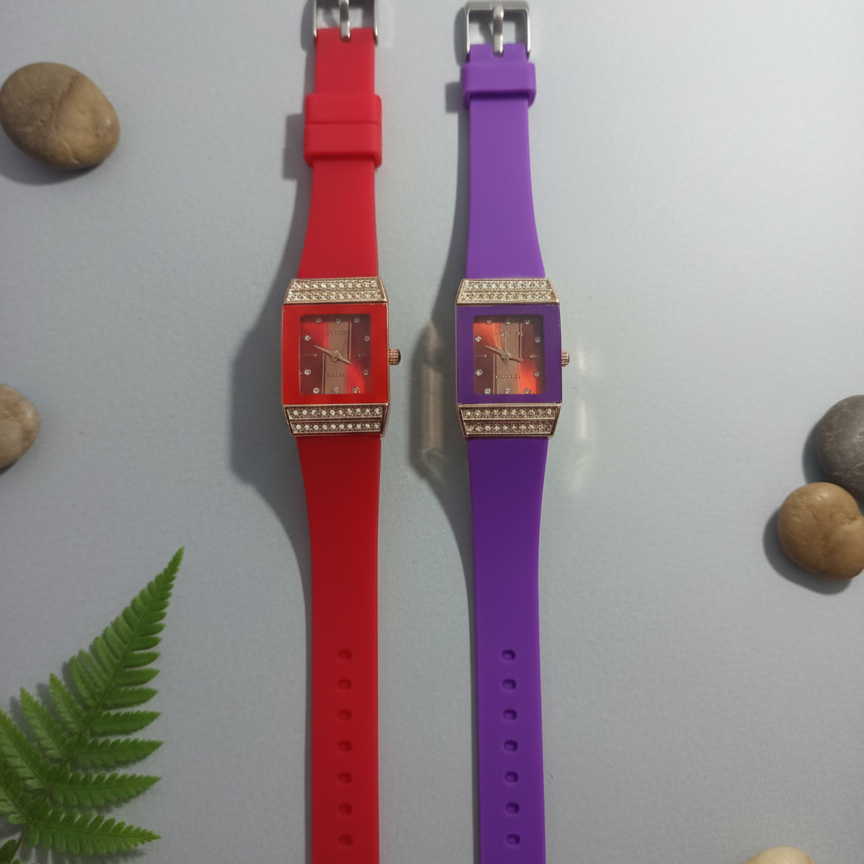 Luxury Women’s Diamond Quartz Watch – Elegant Square Dial Wristwatch With Crystal Accents And Stylish Silicone Strap